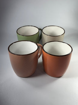 Taza de Colores con Líneas Diagonales