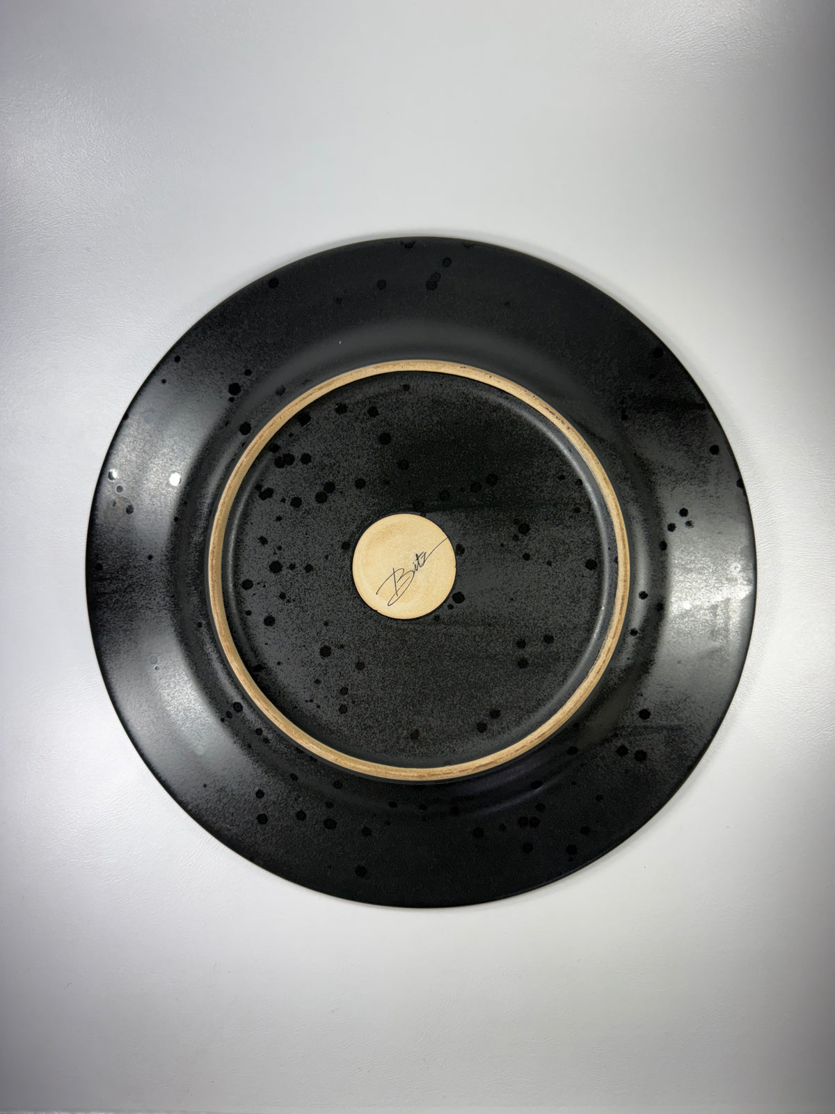 Plato Cartero Negro Circular