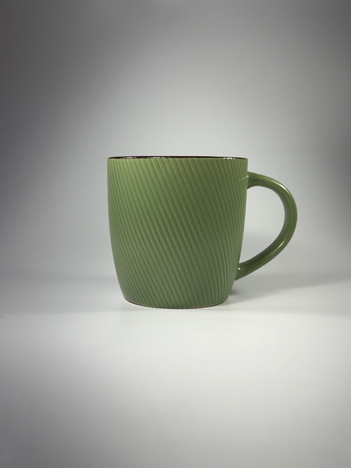 Taza de Colores con Líneas Diagonales