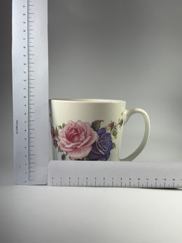 Taza Blanca con Diseño de Flores Rosadas