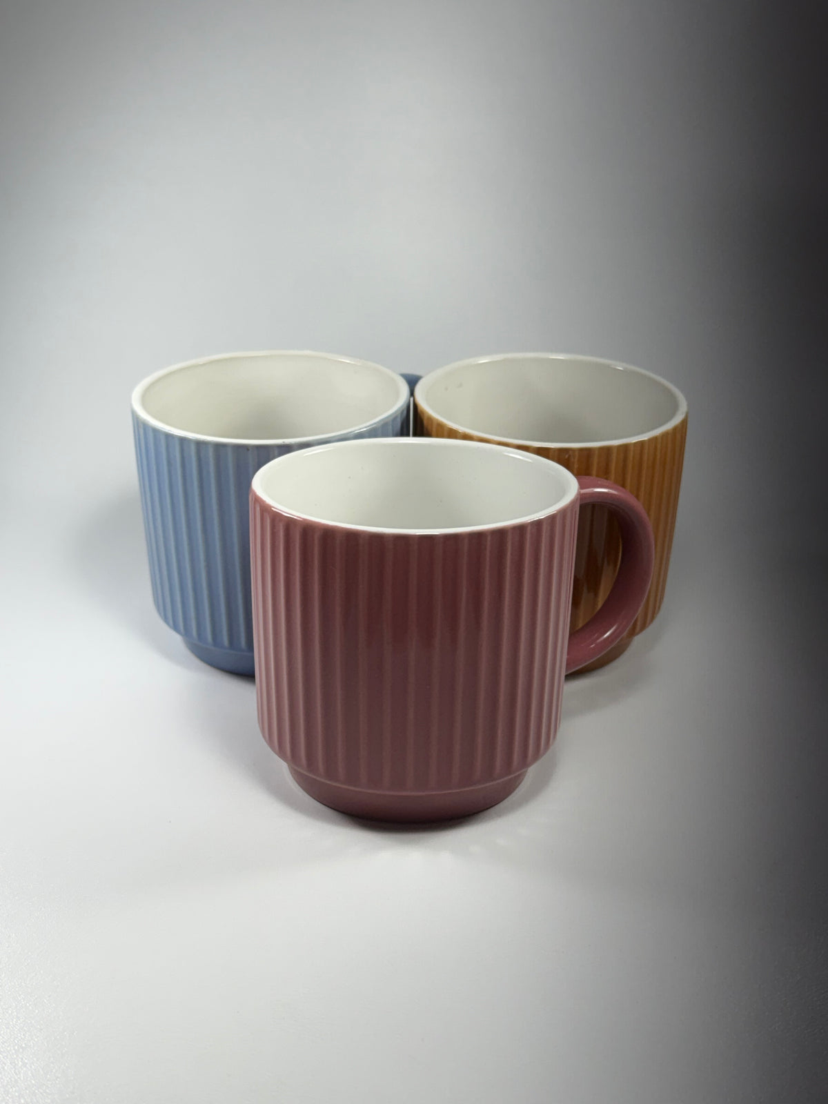 Taza de Colores con Líneas Verticales