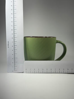 Taza de Colores con Líneas Diagonales
