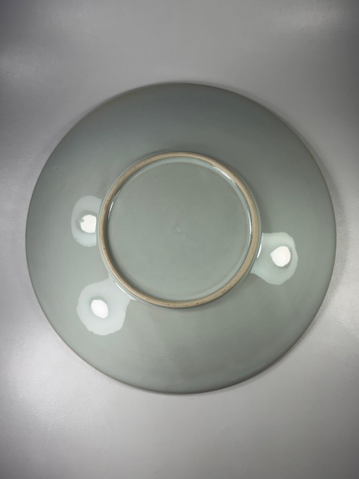 Plato Cartero Circular Verde/Celeste Borde Marrón/Dorado