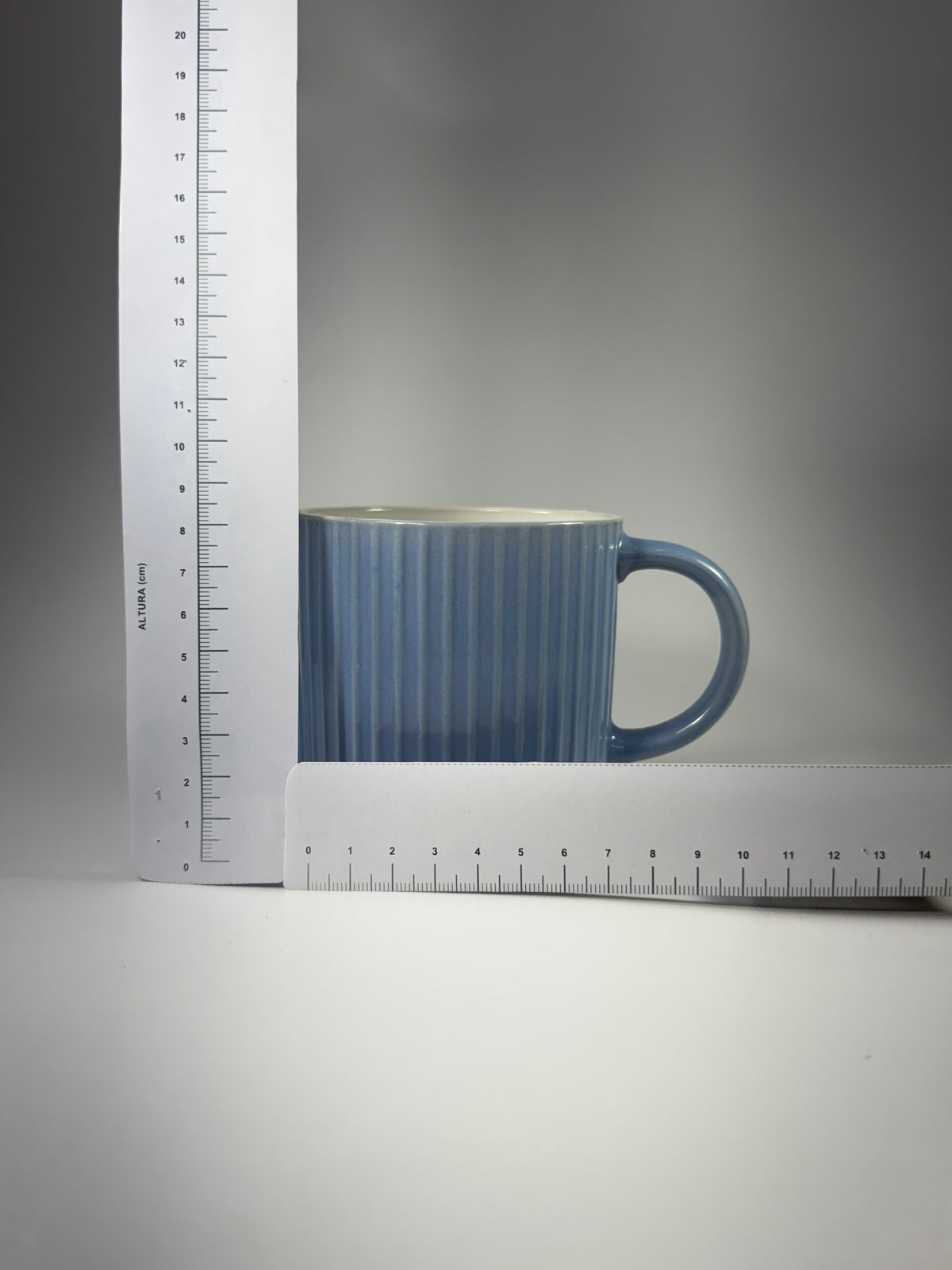 Taza de Colores con Líneas Verticales