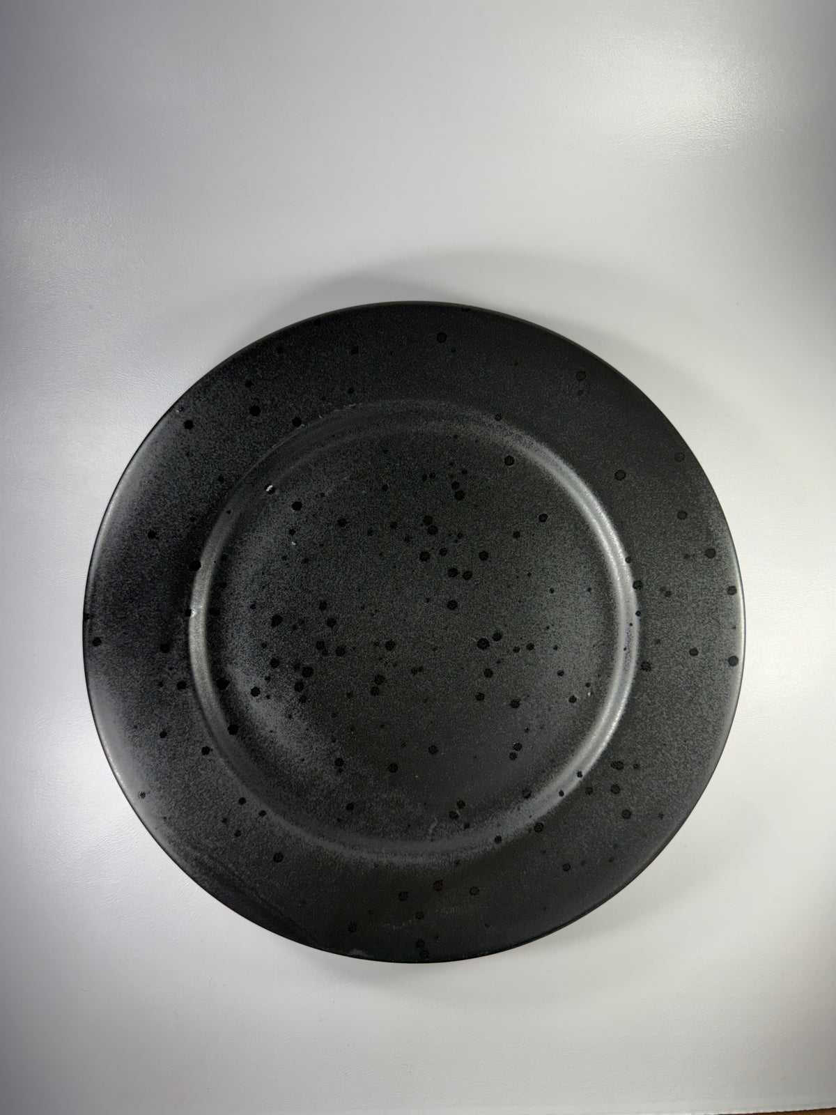 Plato Cartero Negro Circular